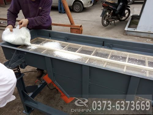 直線振動(dòng)篩物料篩分 直線振動(dòng)篩物料篩分