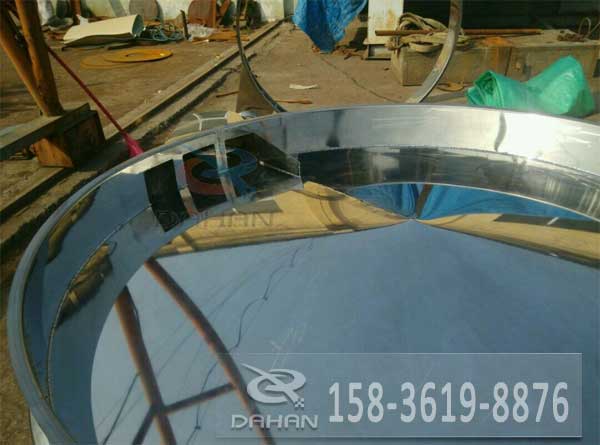 不銹鋼振動篩出料口處細(xì)節(jié)圖 不銹鋼振動篩出料口處細(xì)節(jié)圖