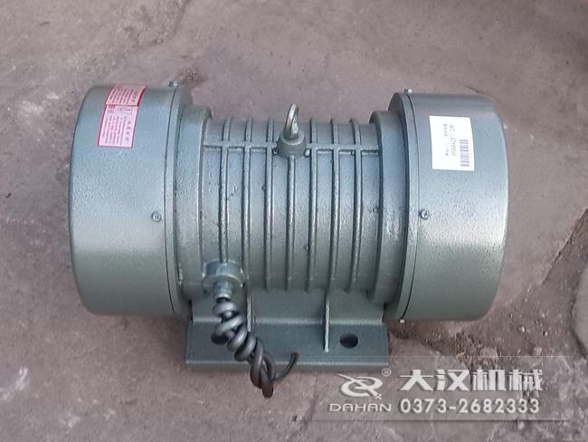 VB振動電機(jī)的選型要根據(jù)所匹配產(chǎn)品需要的激振大小，進(jìn)行選擇。