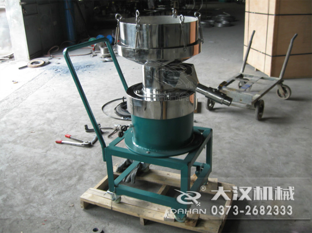 特殊制作的涂料振動(dòng)篩-加裝小推車裝置，方便設(shè)備的移動(dòng)。