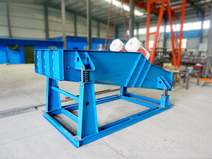 大型振動(dòng)篩主要是用來篩分煤礦，礦石一些大型的篩分場(chǎng)地中。